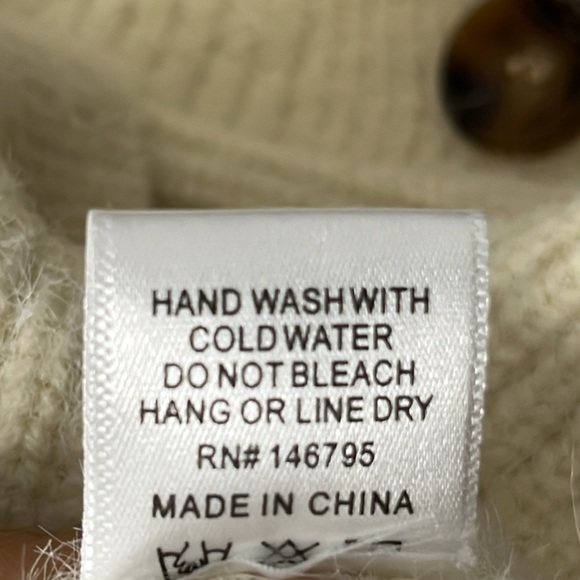 4SI3NNA Kelsey Women’s Cream Fuzzy Button Front Cardigan Size SEE MEASUREMENTS - Picture 9 of 9